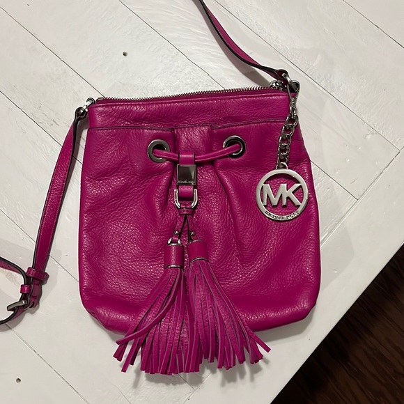 Michael Kors Handbags - Michael Kors pebbled leather NWOT fuchsia pink